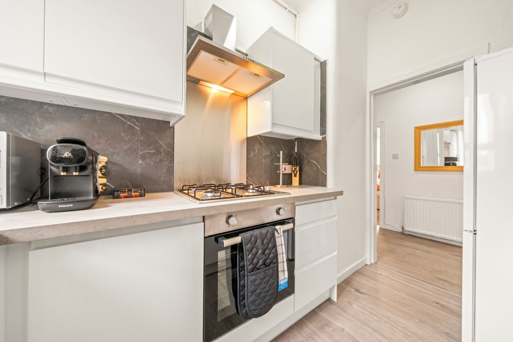Cosy and Bright 3-Bedroom Flat