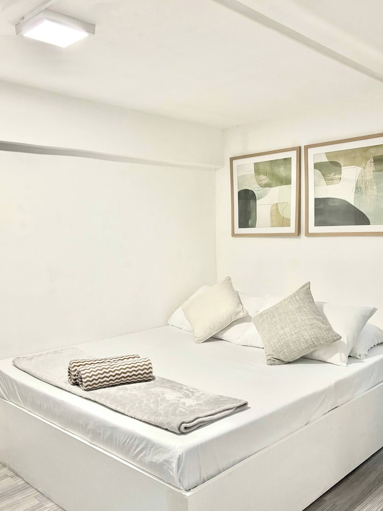 Budget Loft-type Condo in Uptown CDO