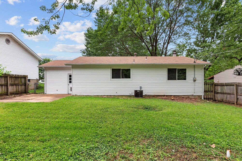 9 Mi to Forest Park: Pet-friendly Home in St Louis