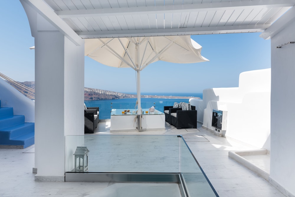 Hyperion Oia Suites