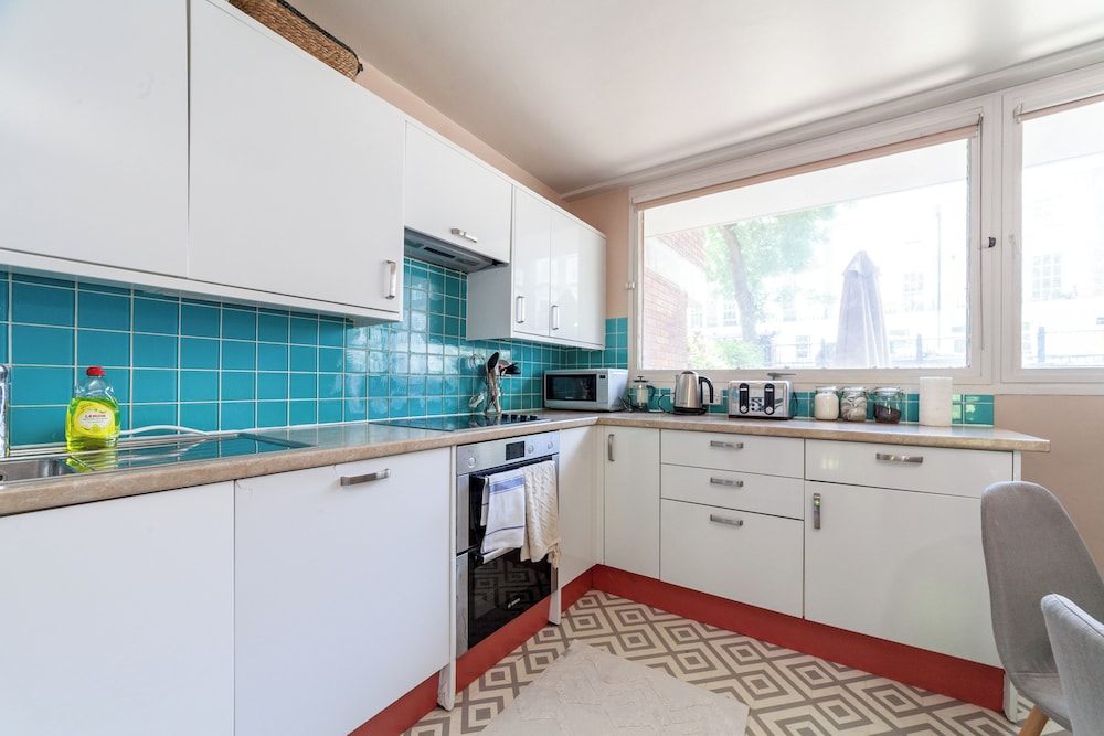 Mezzanine 3-bed In Central London