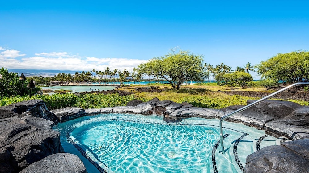 Hawaiian Unit Nearby Beaches, Restaurants, & Shopping - Vrkcv