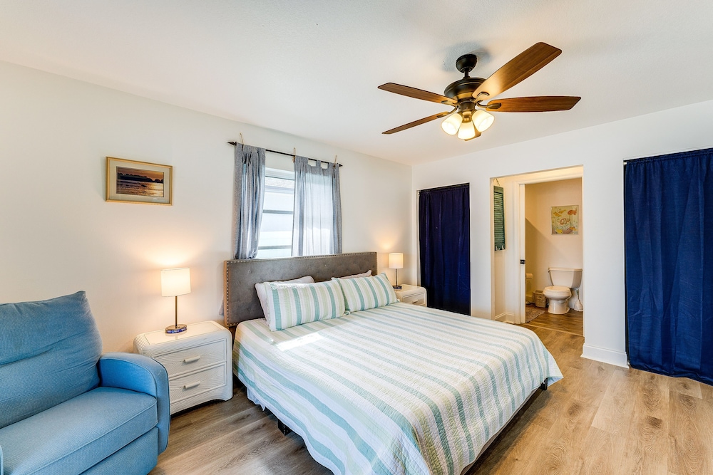 Breezy Englewood Condo w/ Community Pool! view 3