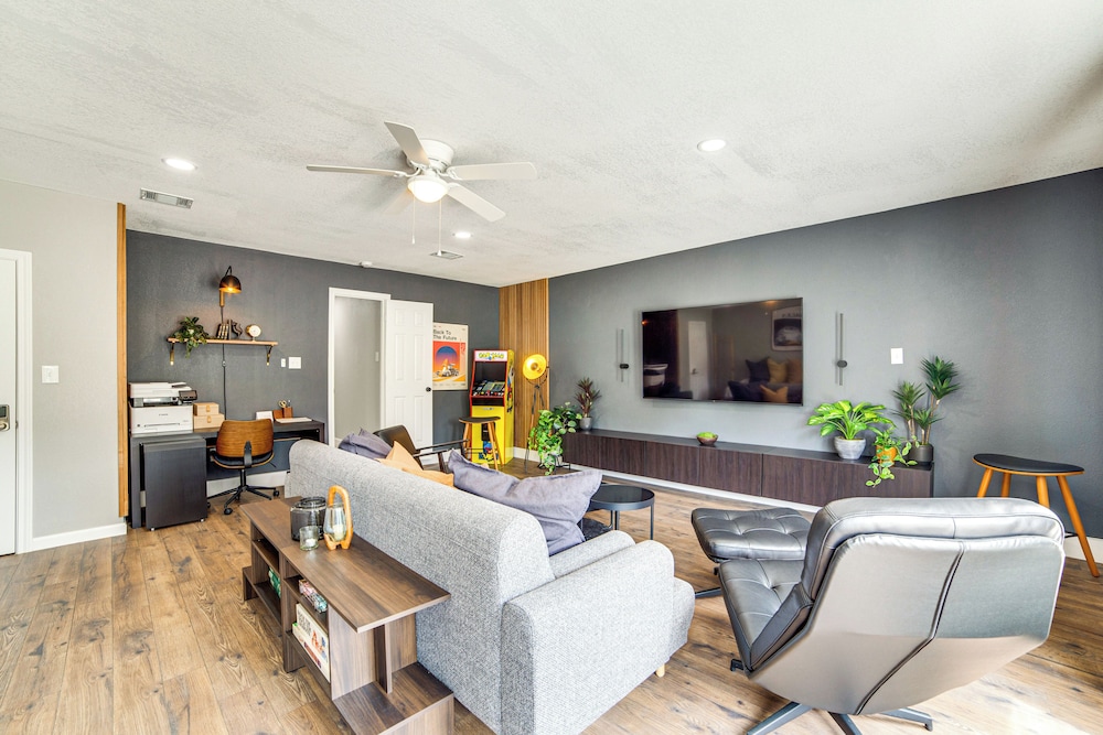 Spacious Family Home, 5 Mi to Galleria Dallas!