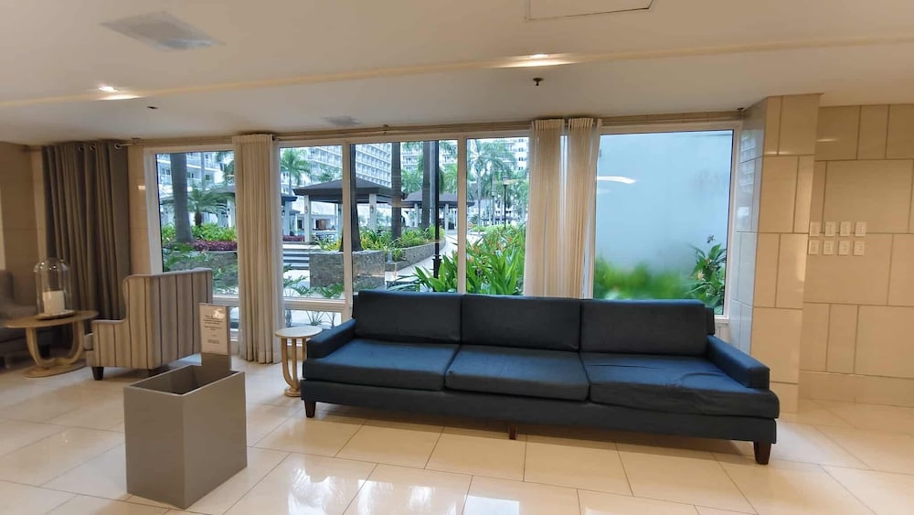 The Royal Bloom Room-1409TowerA