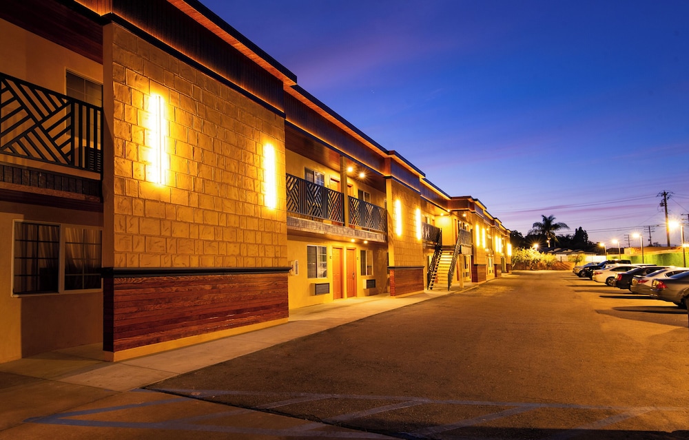Colonial Palace Inn