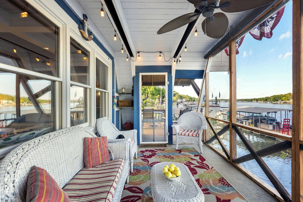 Sunrise Oasis - Enjoy Lakefront Living