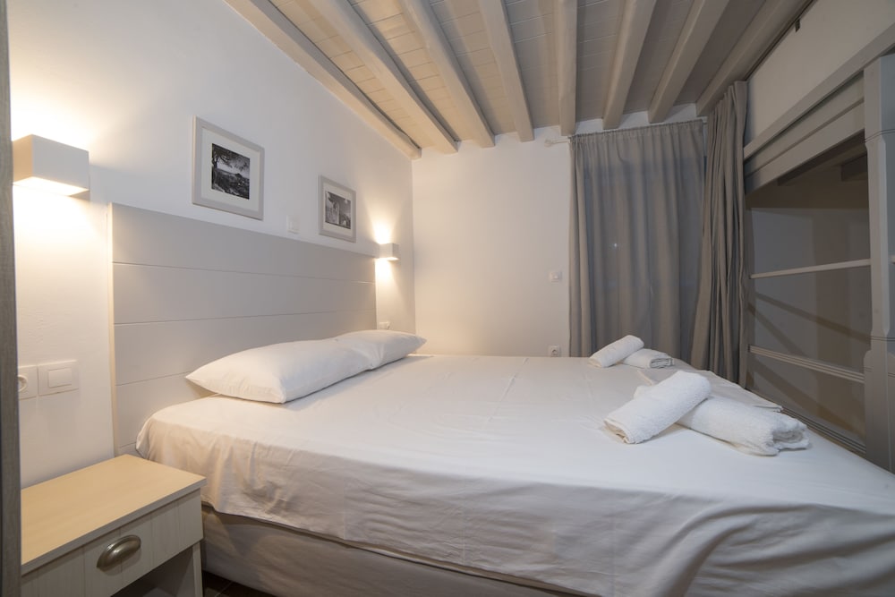 Almyra Guesthouses