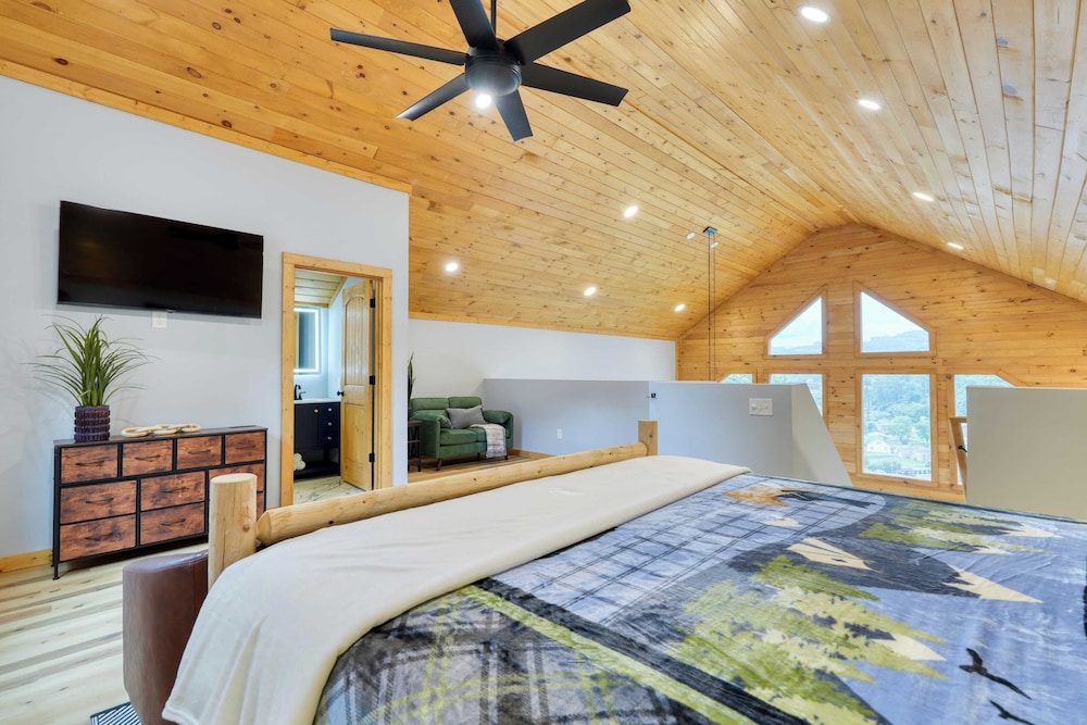 Hot Tub, Game Room & Views Near Downtown Gatlinburg Perfect Too by Avantstay