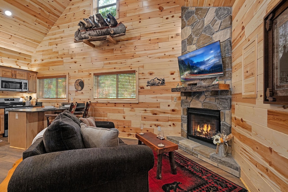 Cabin On A Hill 2 Bedroom Cabin