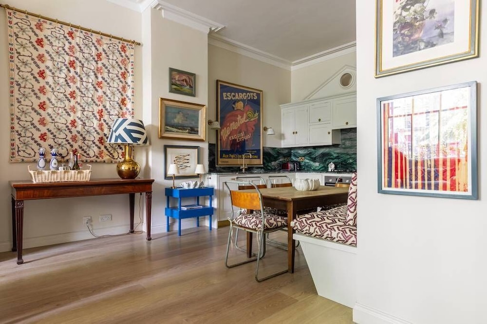 Porchester Square VI by Onefinestay
