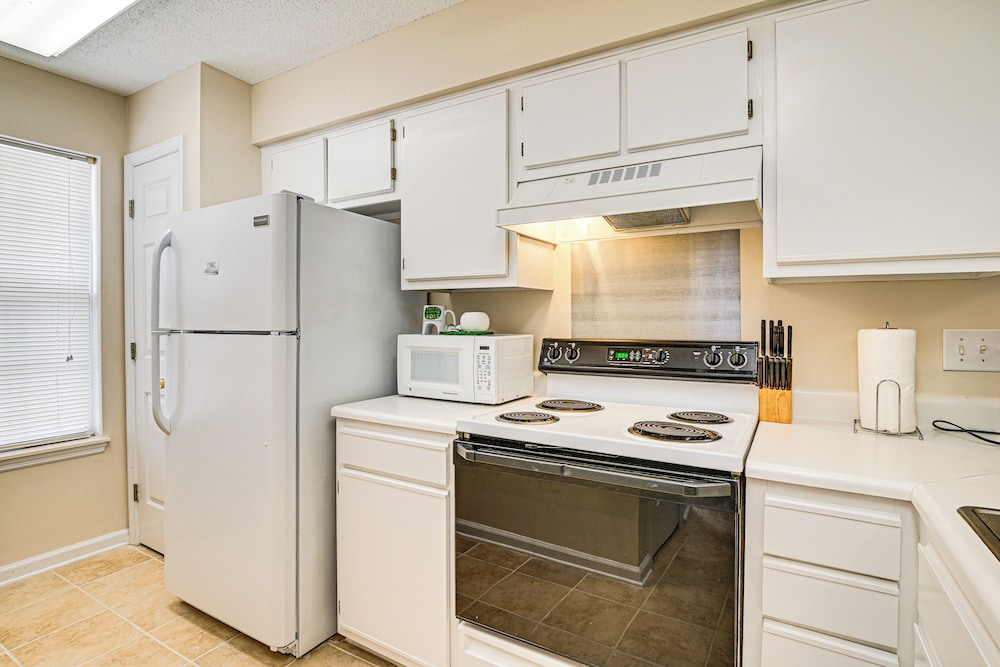 8 Mi to Boardwalk & Beach: Windsor Green Condo!