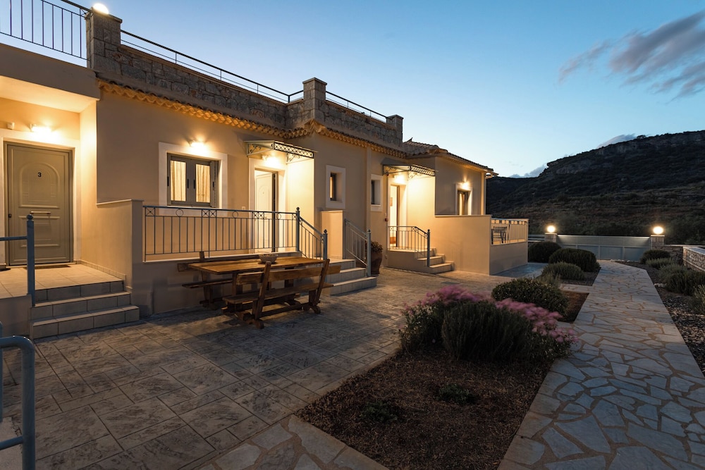 Sundymaria Apartments