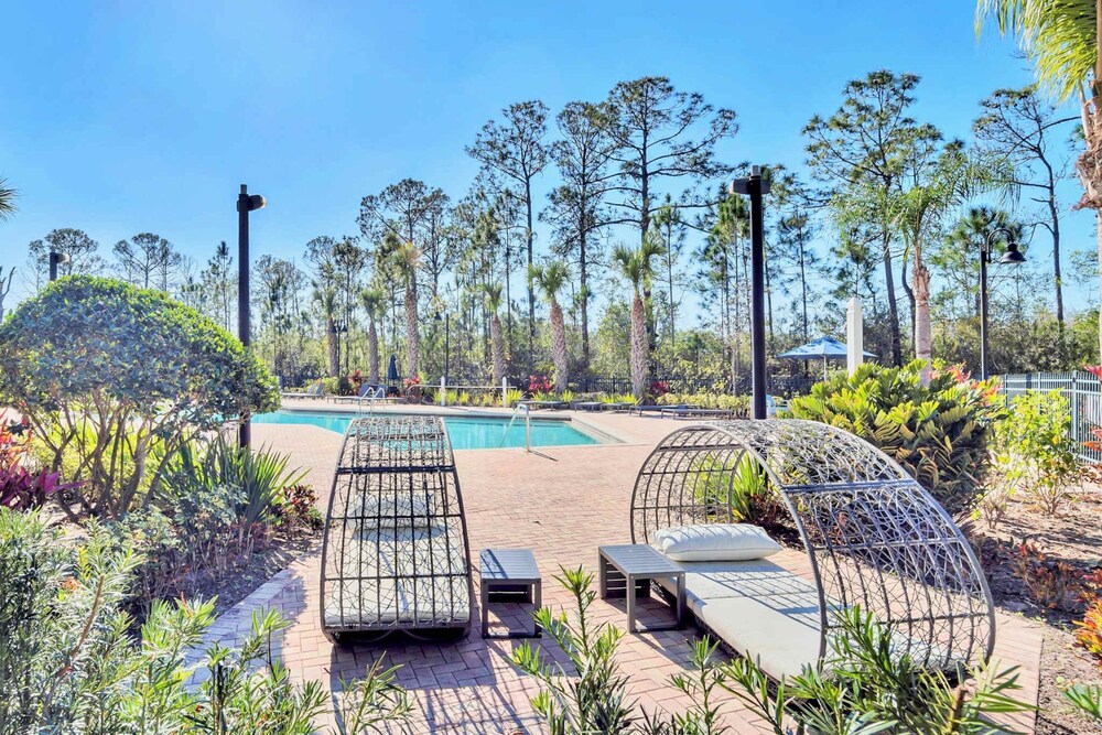 Modern Pet-friendly 2BR Condo6 Mins From Disney