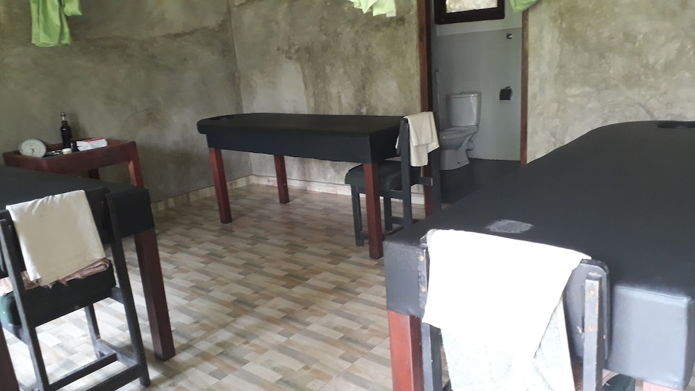 Isiwara Paura Ayurvedic lodge