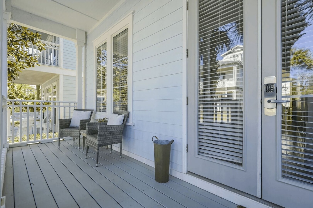 30A Emerald Waters by Avantstay Pool + Bikes + Bonfires