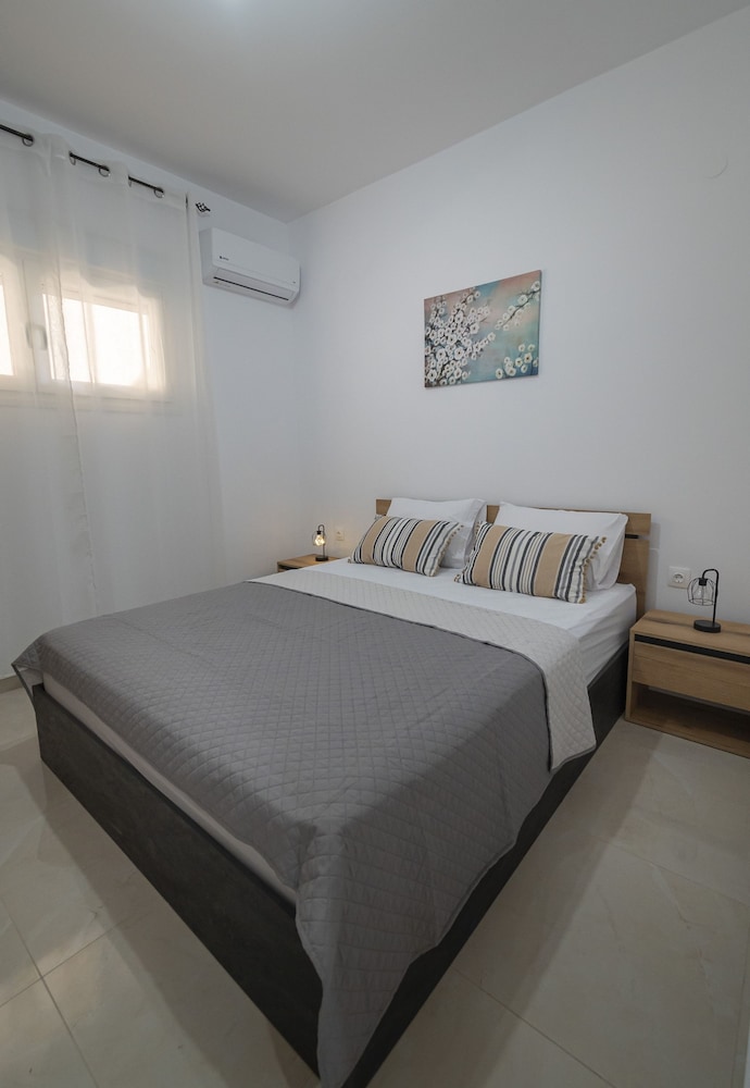 Kyranna Apartment 2 by Rentalspro photo 5