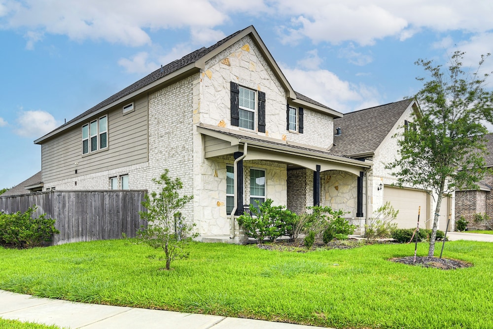 Grand Family Home w/ Patio & Fenced Yard in Arcola
