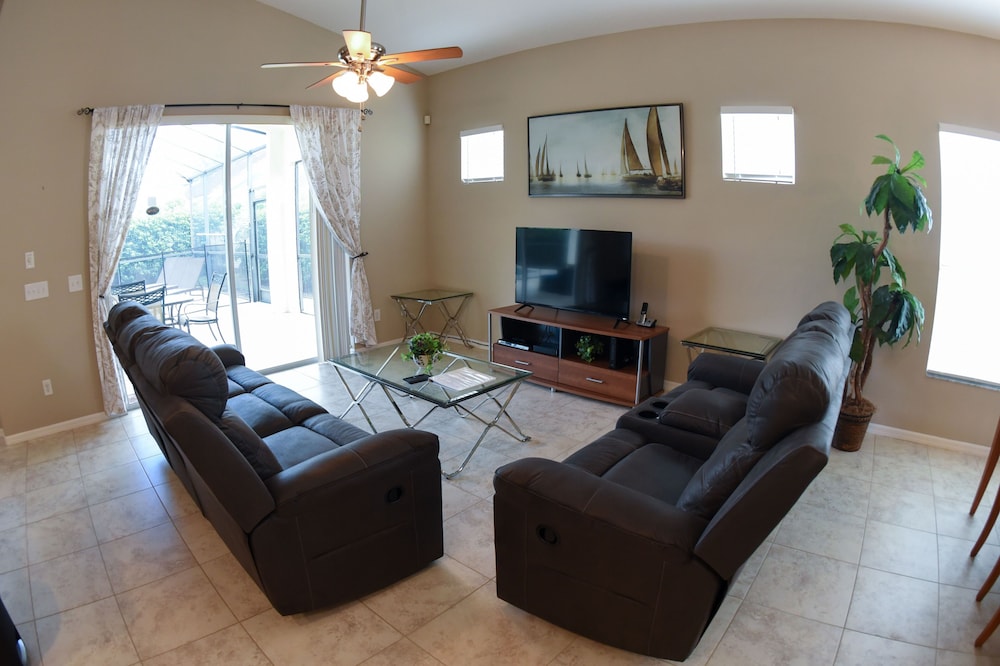 Davenport Vacation Homes by Shine FM