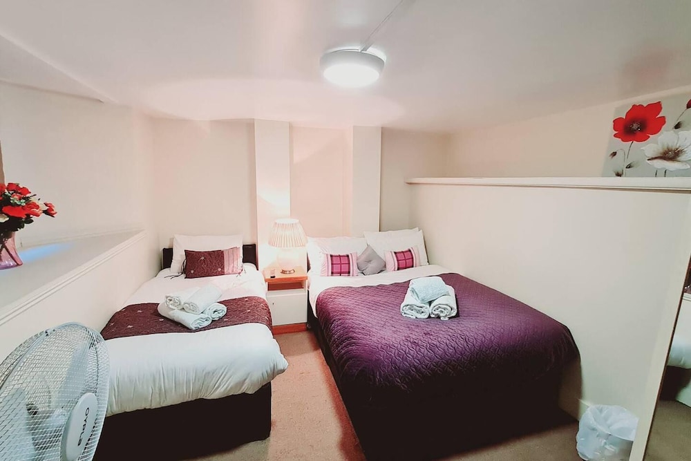Cedar Villa - Inviting 5-bed House in Chatham- view 3