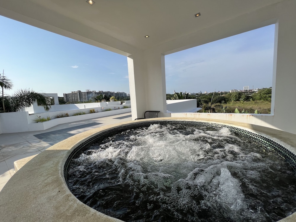 Hollywood Pool Villa Jomtien Pattaya