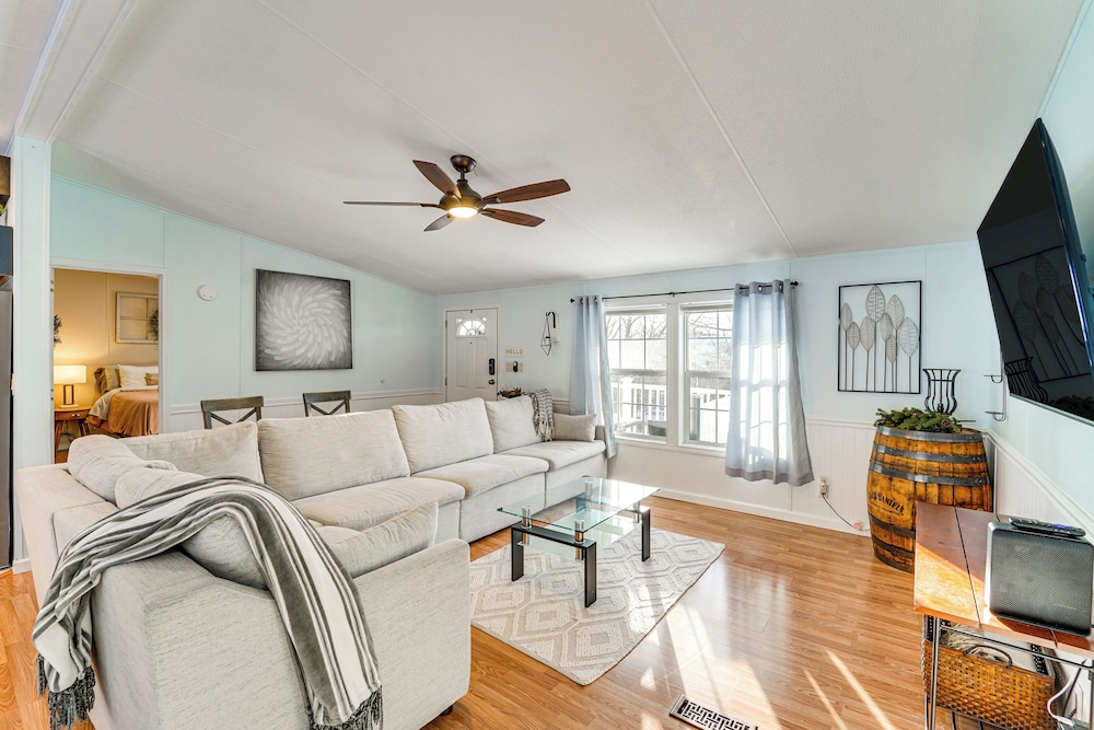 Half-mi to Lakemont Park: Family-friendly Home!