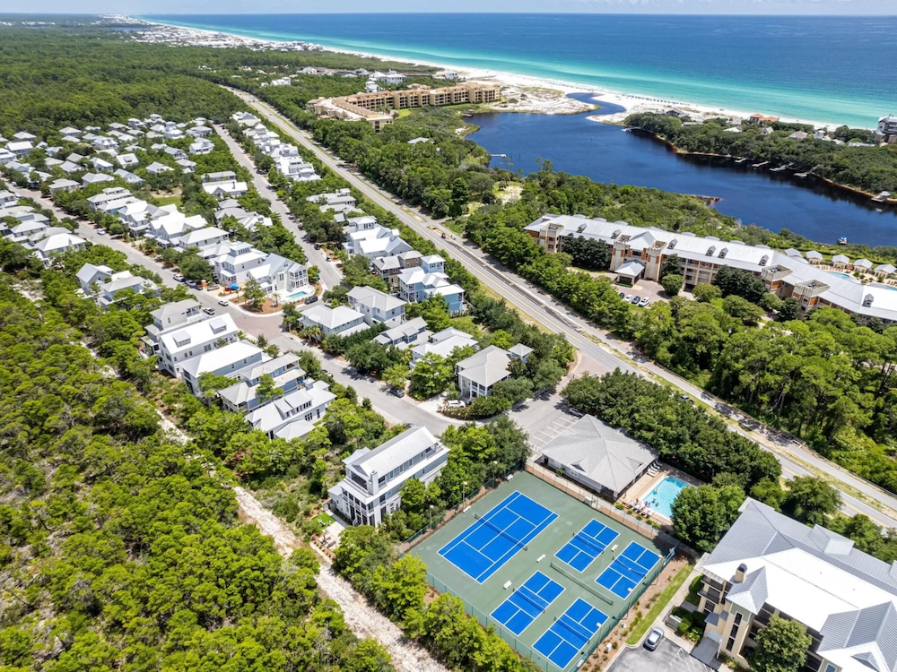 Honeybee by Southern Vacation Rentals