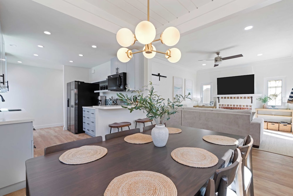 La Jolla Stay w/ Firepit & Walk to Beach Arenas