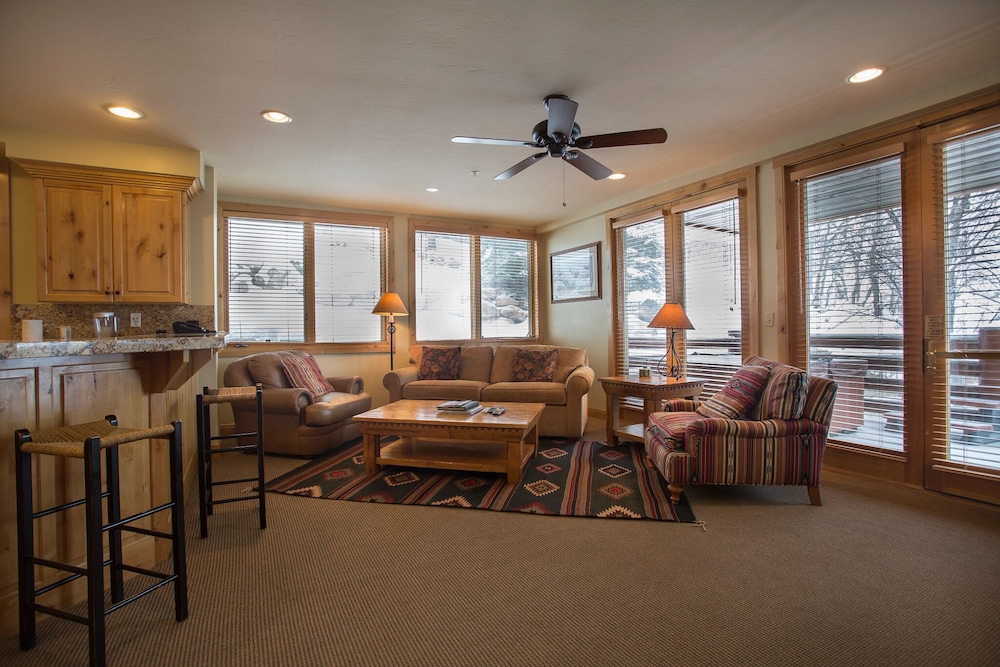 Trail's End Lodge at Deer Valley Resort - One Bedroom Residence with Spa #204 1 Condo