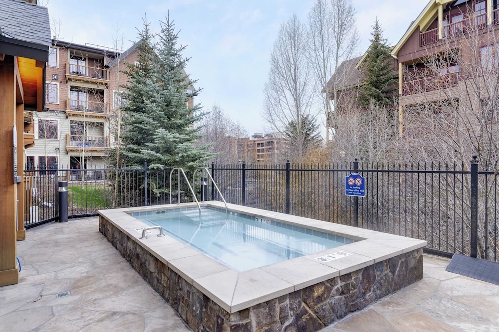 Steps to Lifts, Peak 9, Main Street Balcony, Lounge Pool Water House 5204