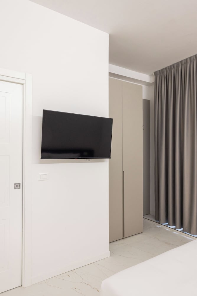 Excelsior Station Suite