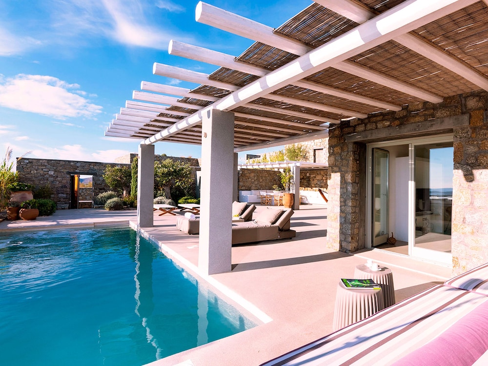 Kounoupas Complex by Mykonos Rocks