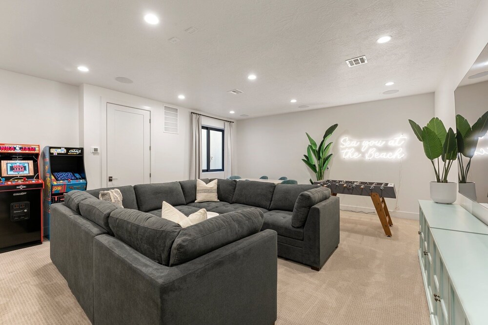Lula Cove 7 Bedroom Home