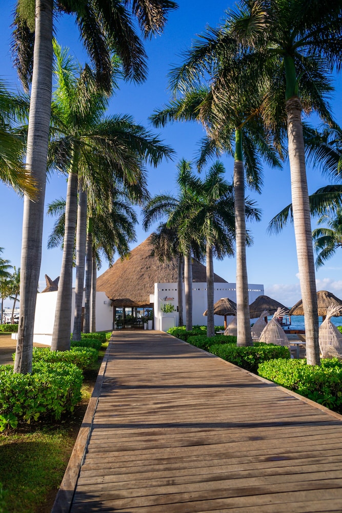 Sunset Marina Resort & Yacht Club