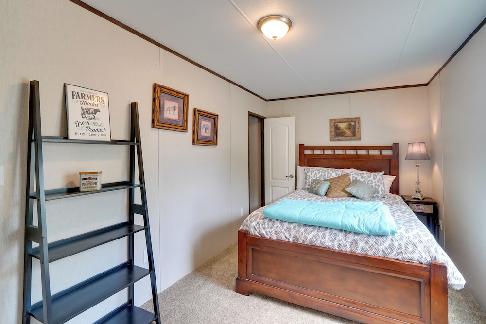 Peaceful Countryside Home w/ Yard in Hawley