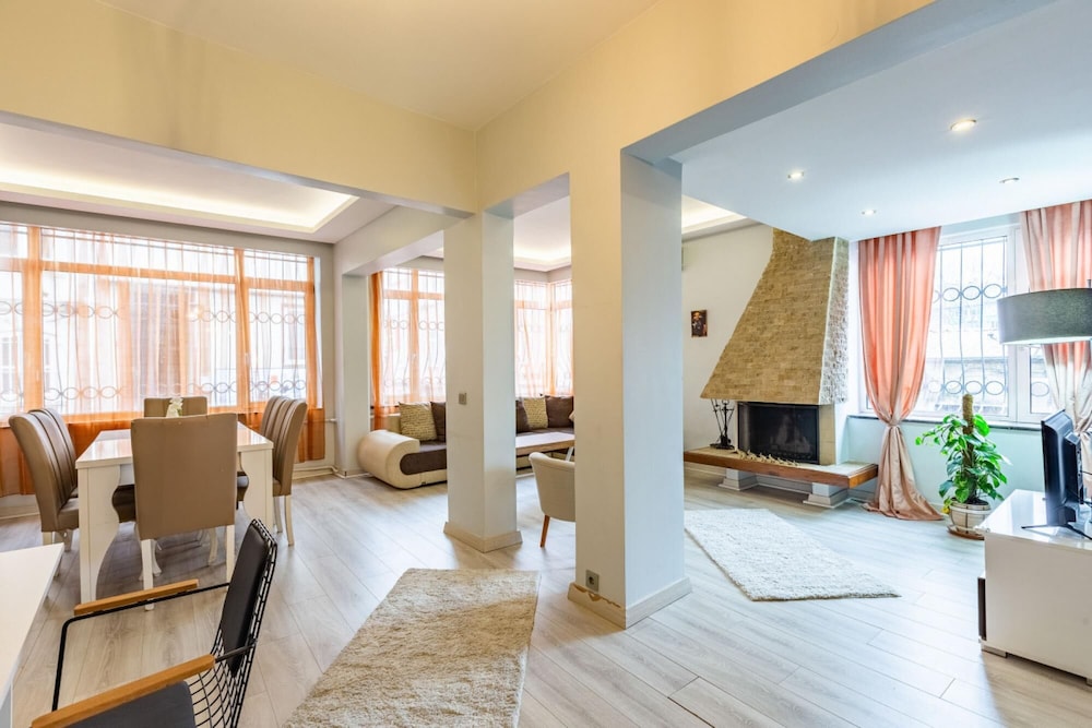 Comfy Flat Near Nisantasi and Taksim in Sisli