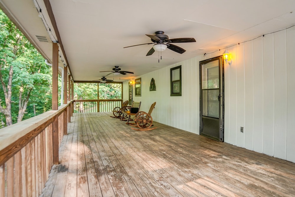 Kodak Getaway w/ Covered Decks + Game Room! view 4