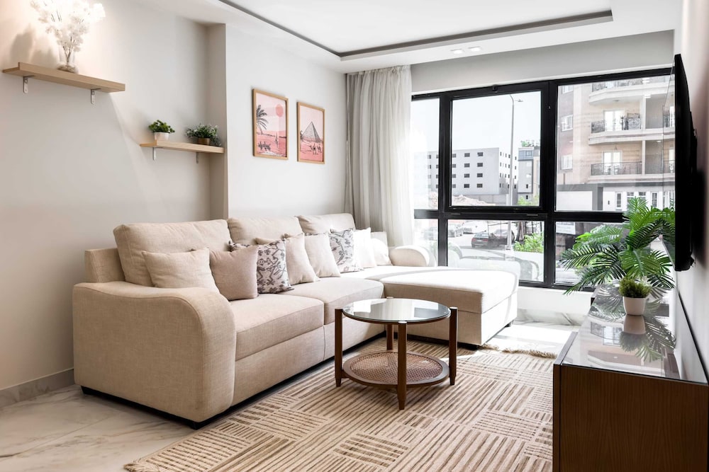 The 2bdr Radiant Residence 5 min to Airport
