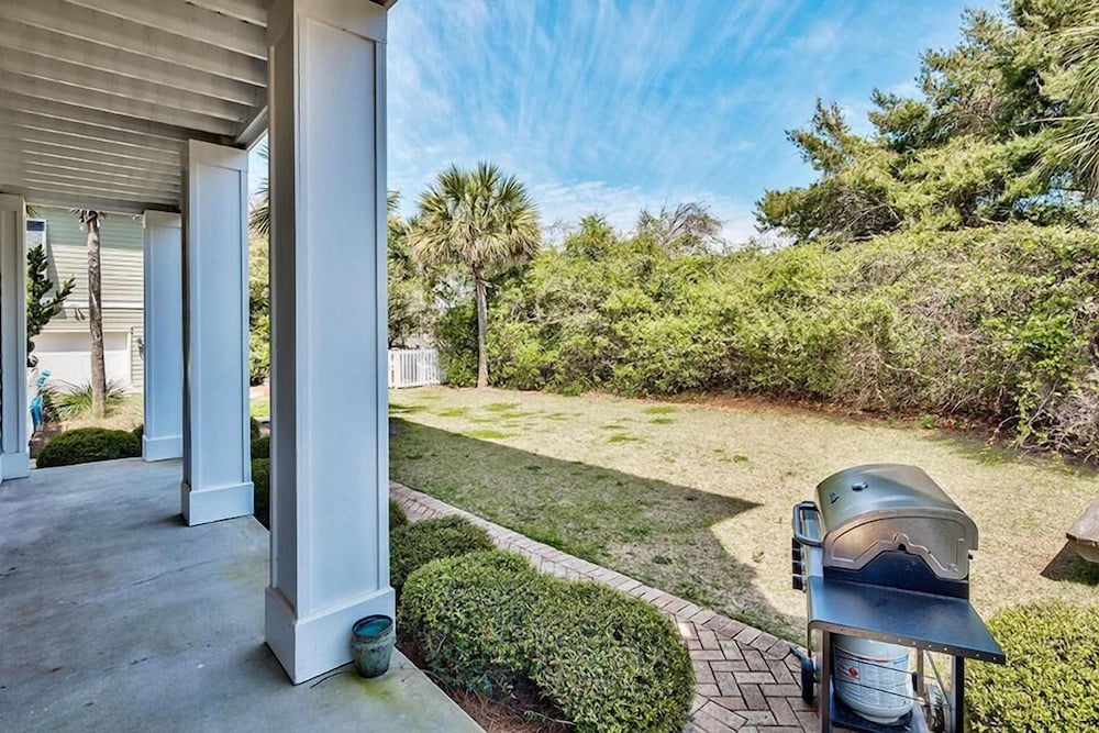 Peaceful Pelican 6 Bedroom Holiday Home by Five Star Properties