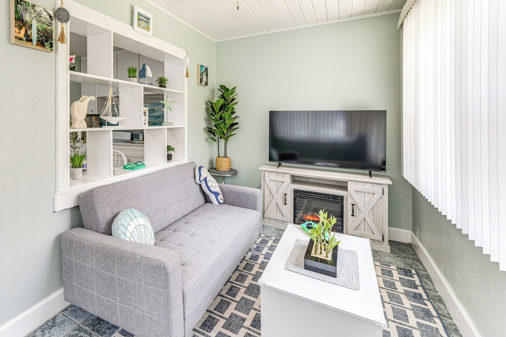 1 Mi to Upham Beach Park: Cozy St Pete Beach Apt!
