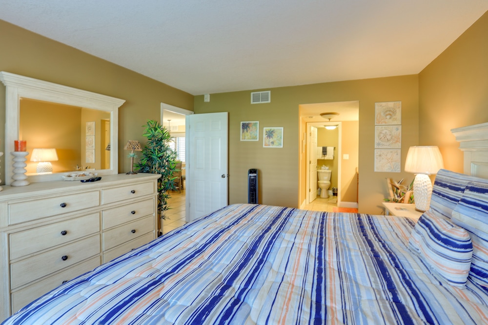 Fort Pierce Condo w/ Pools & Private Beach Access! view 4