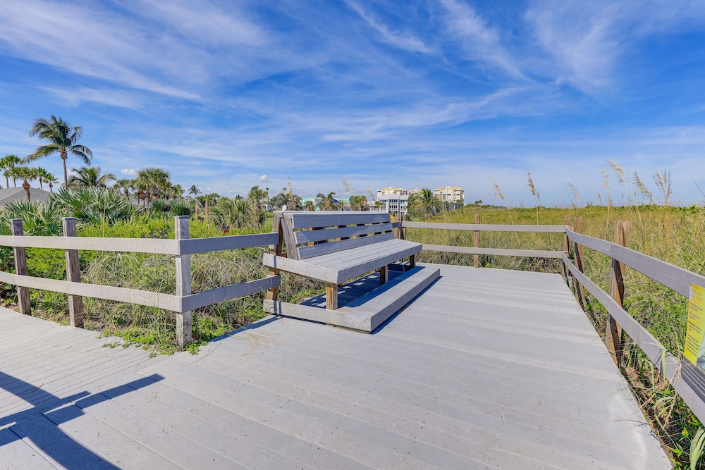 Hutchinson Island Beach Condo: Swim, Dine & Golf!