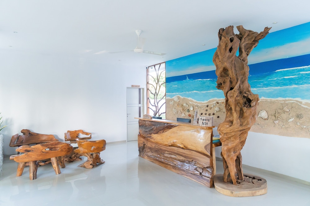 Lobby & Reception