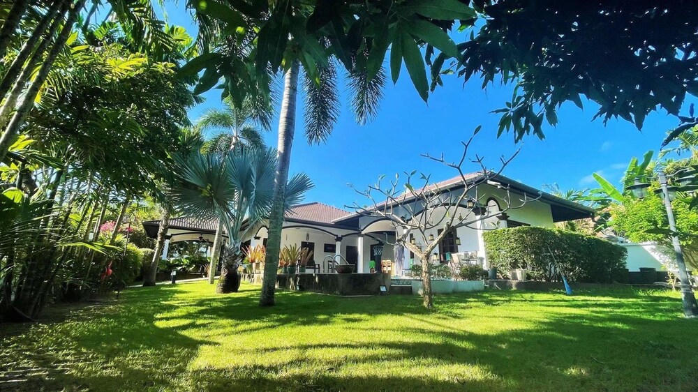 Kesorn Charming Authentic Thai Pool Villa Phuket