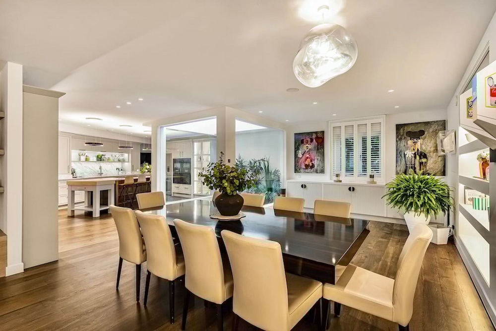 London Mews Home w Glass Atrium Terrace