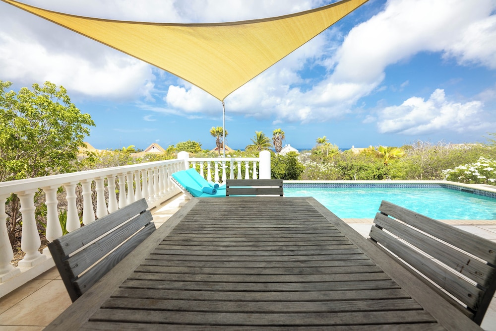 Coral Estate Holidays