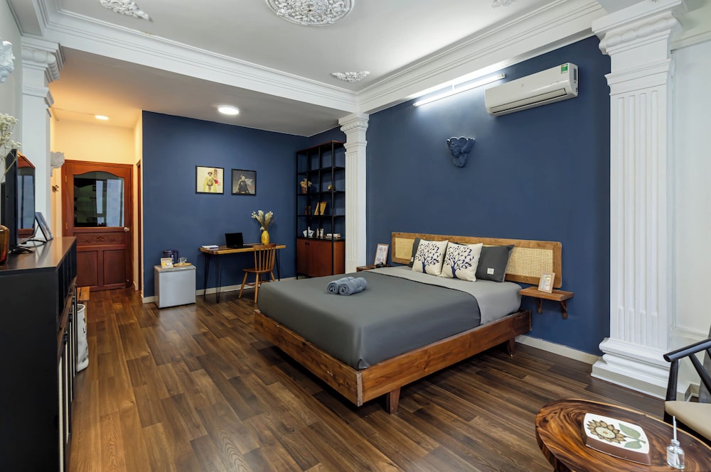 New HoLo Le Thanh Ton SaiGon