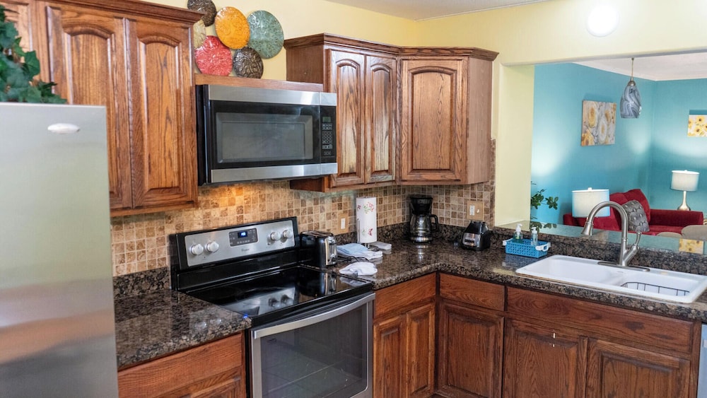 Island Condo - 1st Floor - Pool - Patio
