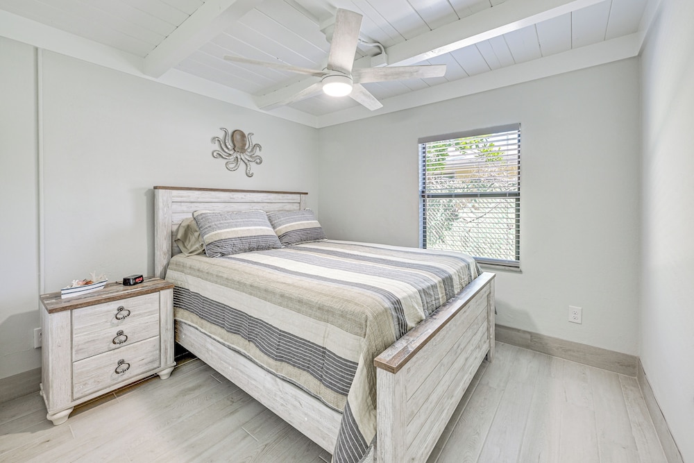 Steps to Englewood Beach: Home w/ Outdoor Oasis!