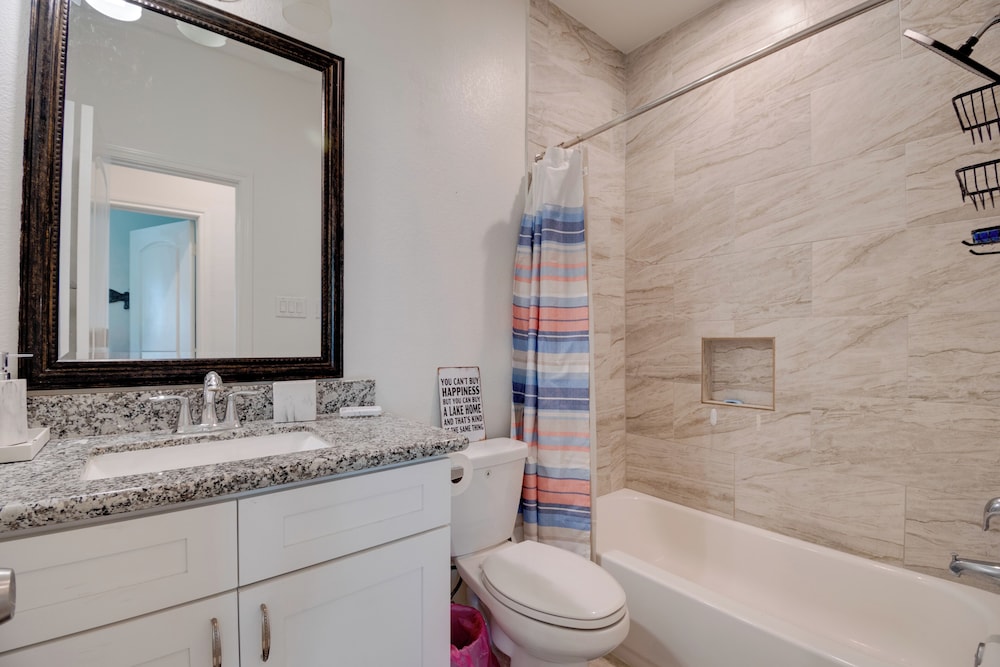 2 Mi to Lake Conroe Access: Home w/ Pool Table!